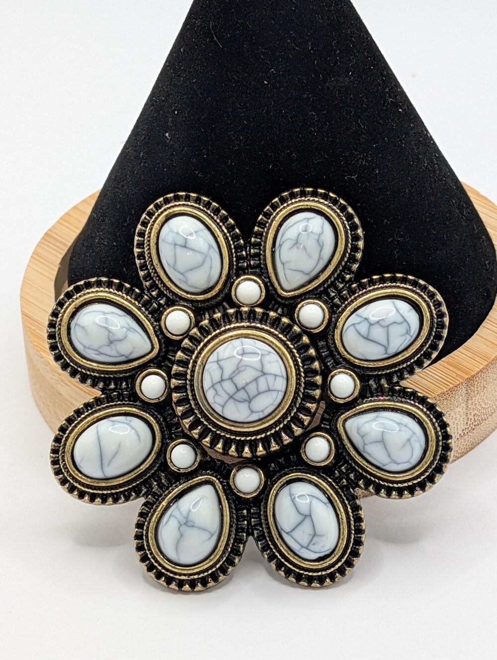 Vintage-Style White Stone Floral Brooch